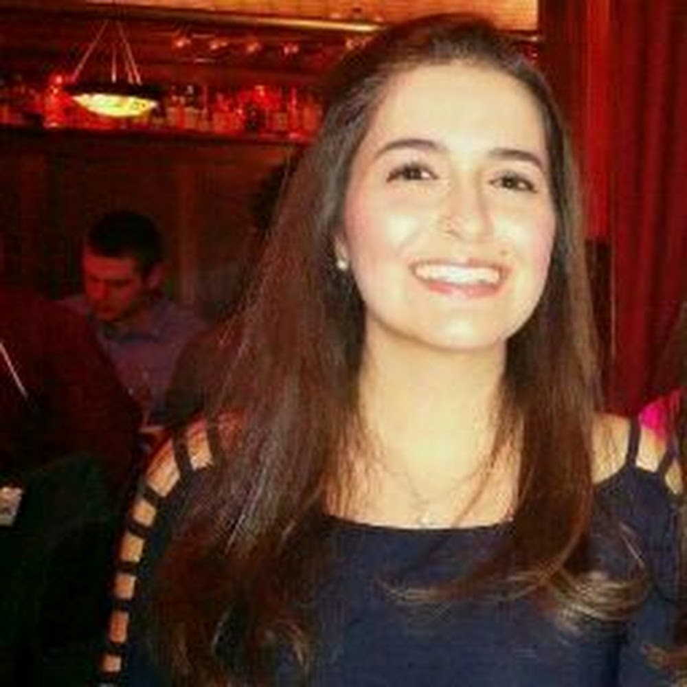 Meet your Posher, Larissa